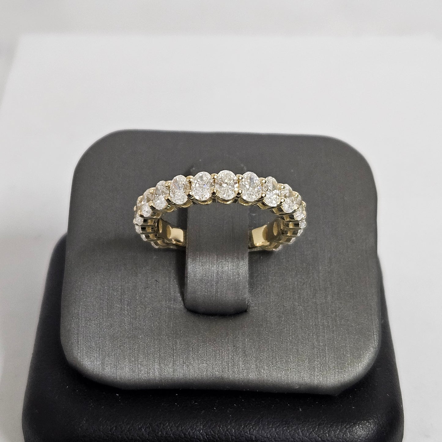 18K gold Stackable Oval Diamond Eternity Band/2.5ct Oval Diamond Wedding Band/Natural Diamond Eternity Wedding Ring/Anniversary gift