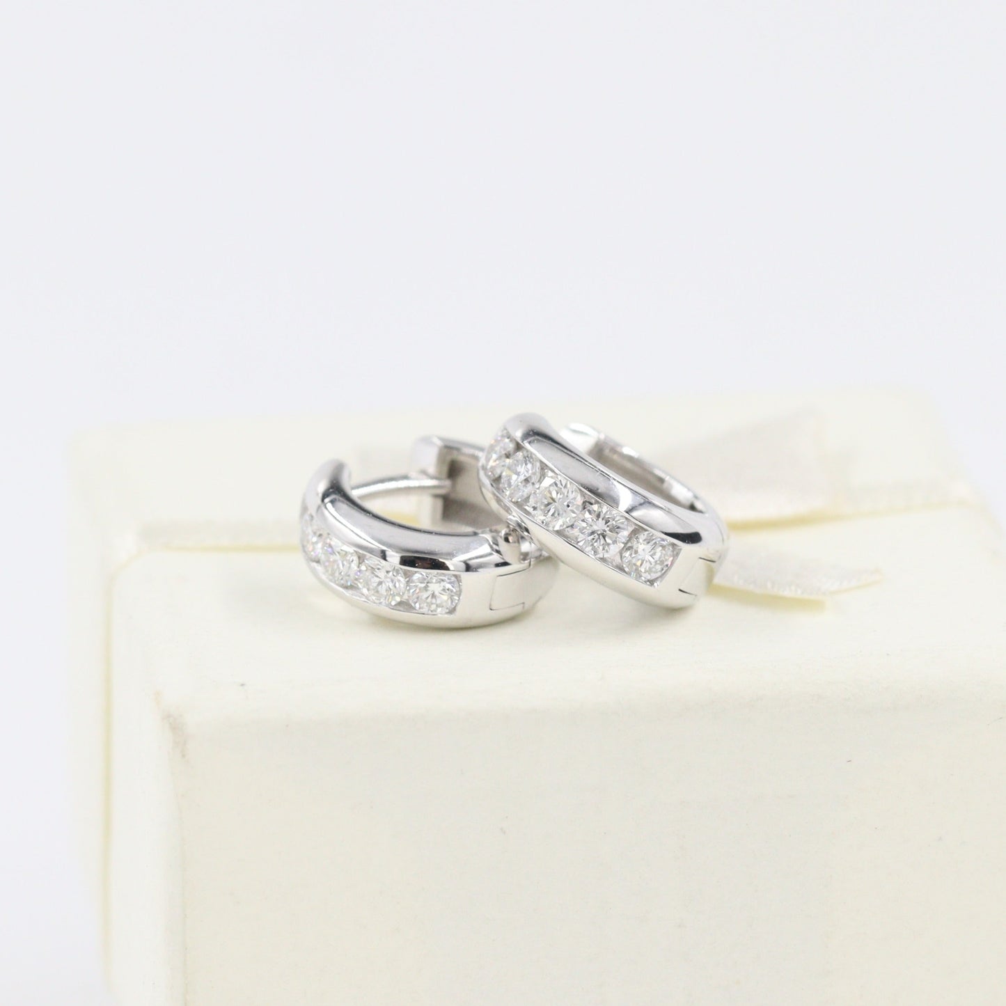 Diameter 11mm 0.5ct Diamond Earrings/4.5mm Width Hoop Earrings/Diamond Huggies / 14k Gold Diamond Huggie Hoops/ Anniversary gift