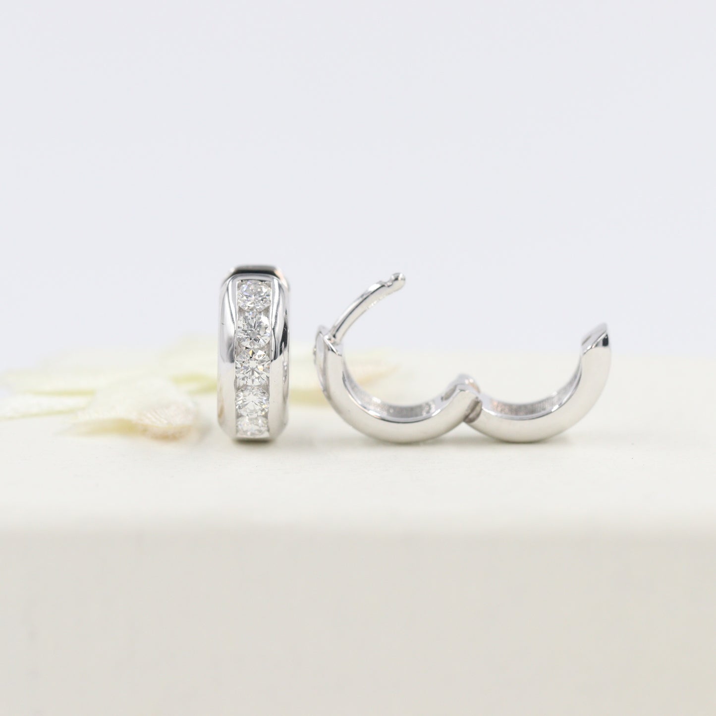 Diameter 11mm 0.5ct Diamond Earrings/4.5mm Width Hoop Earrings/Diamond Huggies / 14k Gold Diamond Huggie Hoops/ Anniversary gift