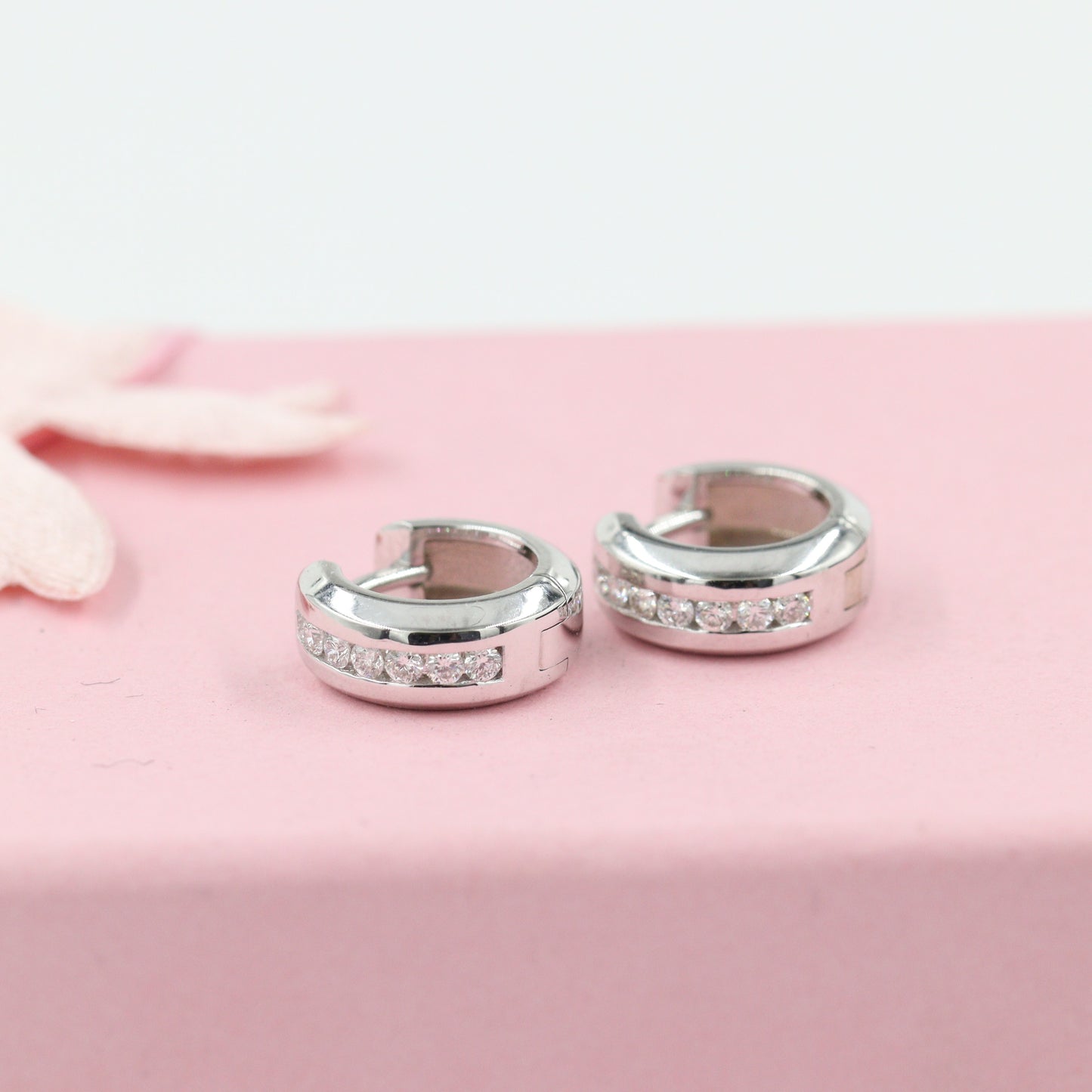 Diameter 11mm 0.24ct Diamond Earrings/4.5mmWidth Hoop Earrings/Diamond Huggies / 14k Gold Diamond Huggie Hoops/ Anniversary gift