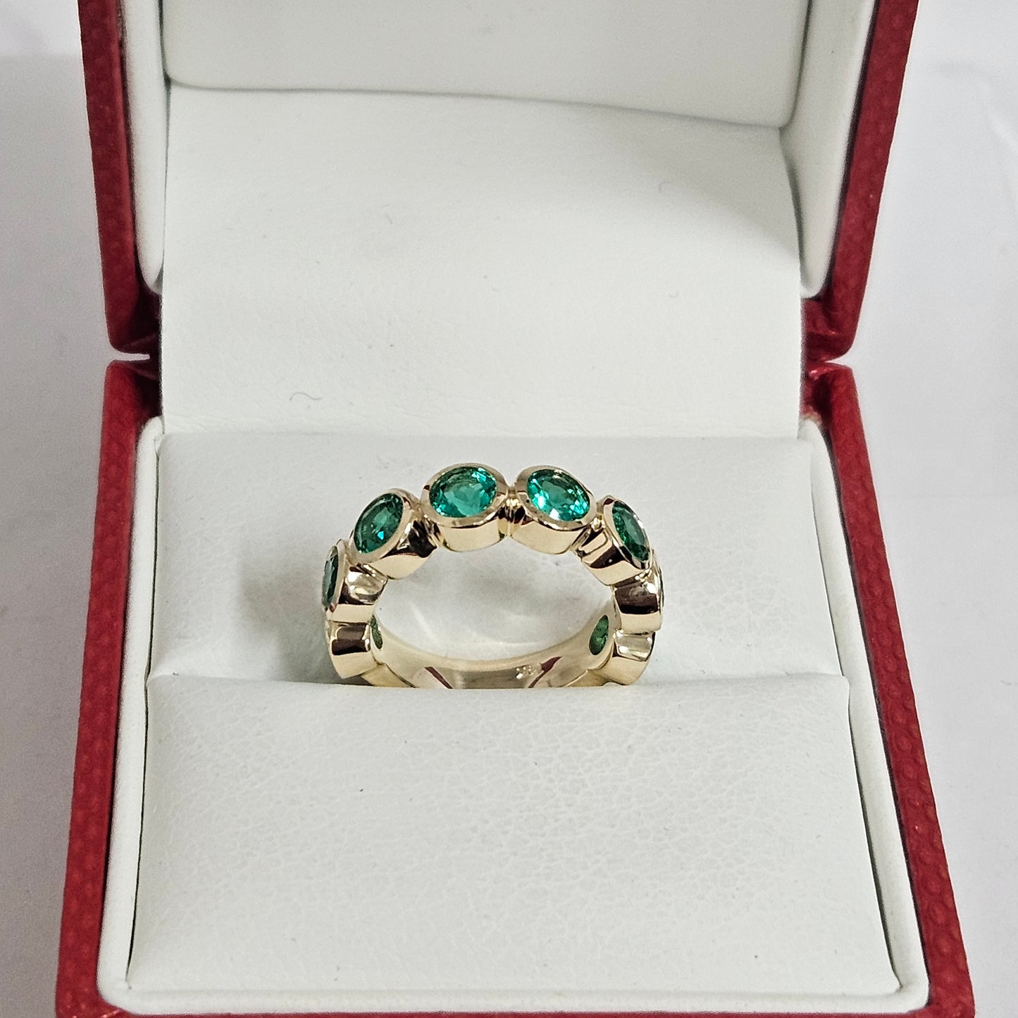 Bezel Setting Round Emerald Band/ Lab Round Emerald Wedding Ring/Anniversary gift Ring/Stackable  Band