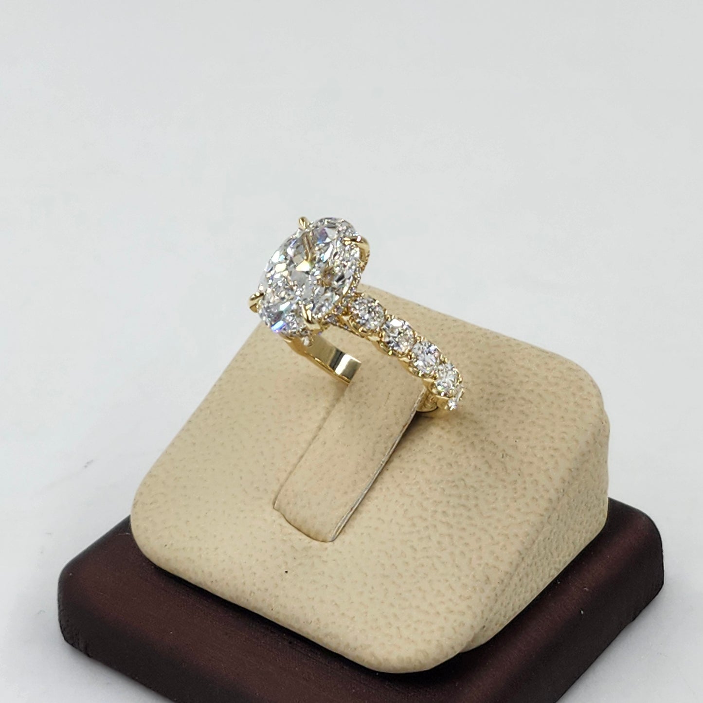IGI Certified Lab Grown Diamond Engagement Ring: 14K Gold Oval Halo Band - Anniversary gift