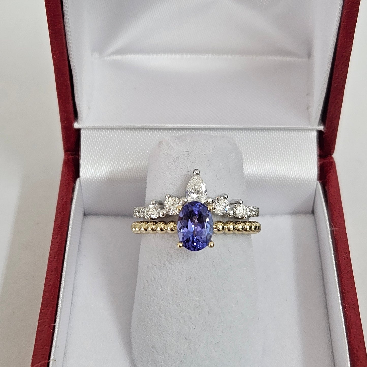 Oval Tanzanite Dainty Silhouette Bead Ring/14k Gold Wedding Ring/Promise Ring/Tanzanite Engagement Ring/Stackable Band/Anniversary Gift