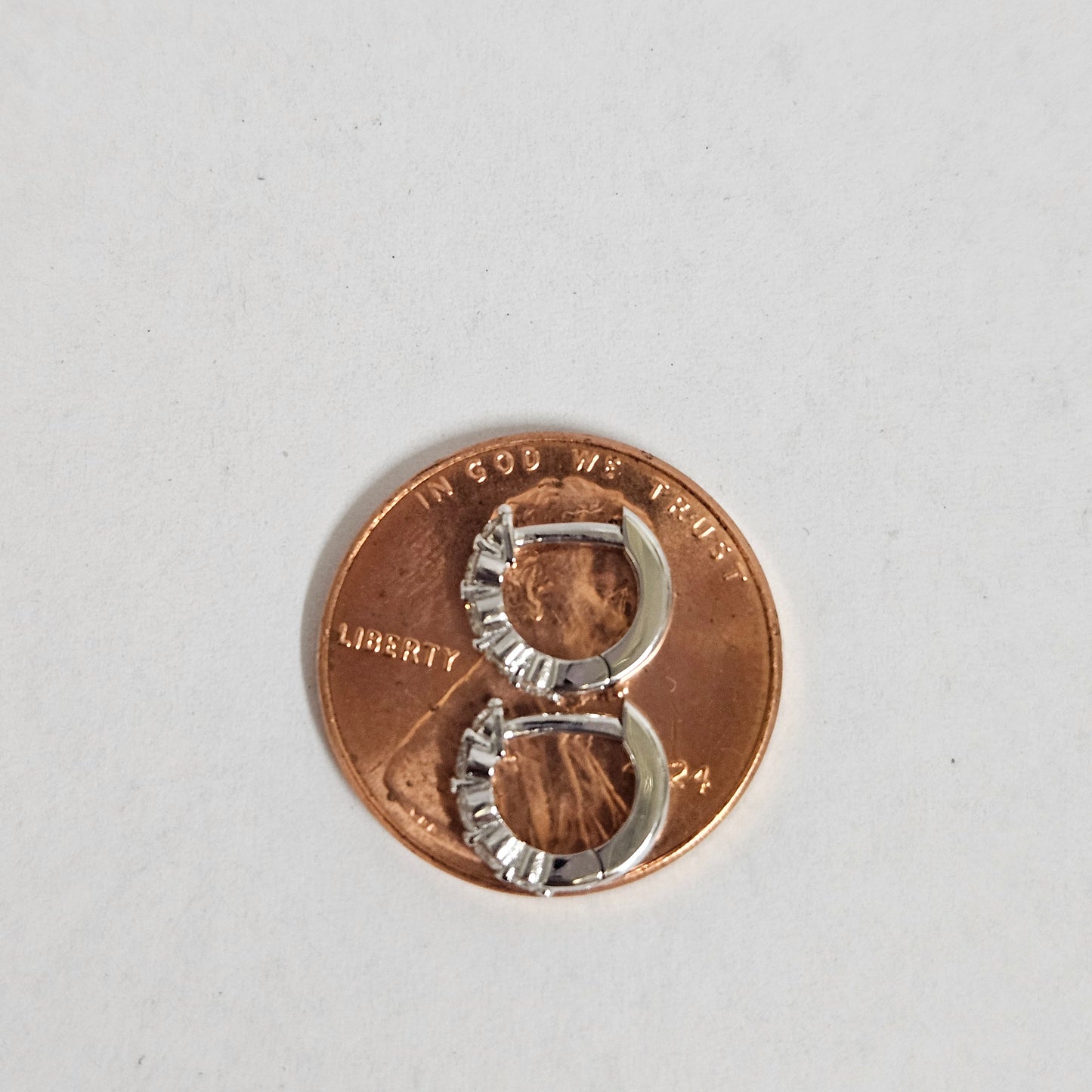 Single Prong Mini hoop Natural Diamond earring/Small Cartilage Hoop earring/Diameter 9mm Diamond Hoop Earring/Anniversary gift