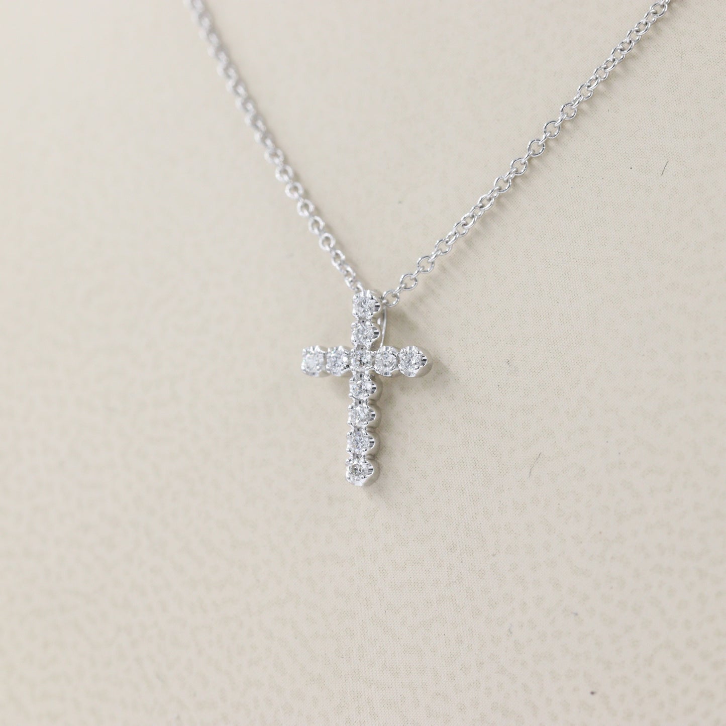 Round Diamond Necklace / Dainty Simple small Cross Necklace / Adjustable Length /14K Gold 0.1ct Diamond Cross Necklace / Gift for Her