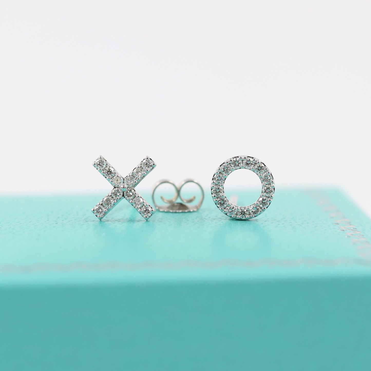 Diamond  O & X  Earrings / Stud Circle  Earrings / 14k gold Dainty Earrings / Minimalist Diamond Earrings / Gifts for her / Gifts / Diamond