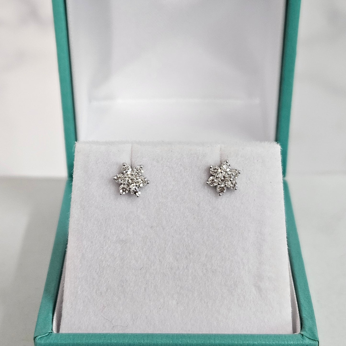 Diamond Stud Snowflake Earring /14K gold Flower Stud Earring/ Anniversary gift / Natural Diamond Earring /Gift for her Flower Stud Earring