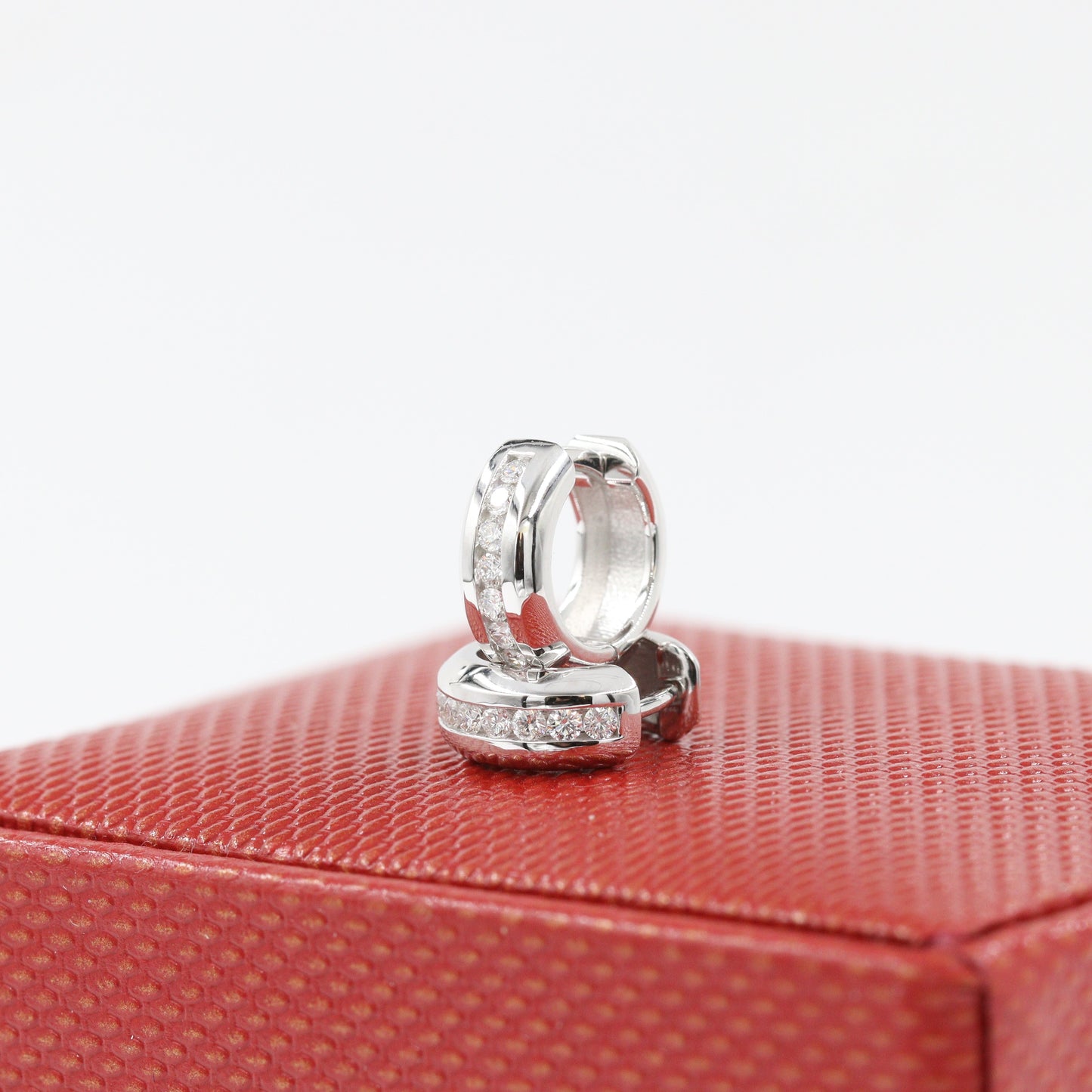 Diameter 11mm 0.24ct Diamond Earrings/4.5mmWidth Hoop Earrings/Diamond Huggies / 14k Gold Diamond Huggie Hoops/ Anniversary gift