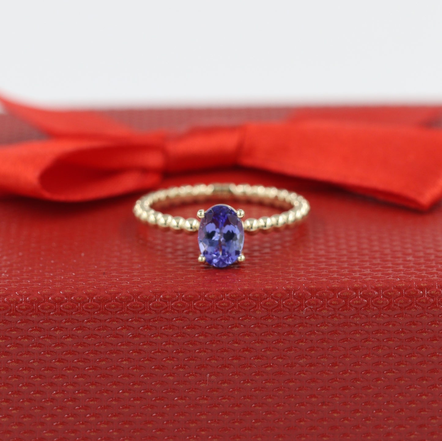 Oval Tanzanite Dainty Silhouette Bead Ring/14k Gold Wedding Ring/Promise Ring/Tanzanite Engagement Ring/Stackable Band/Anniversary Gift