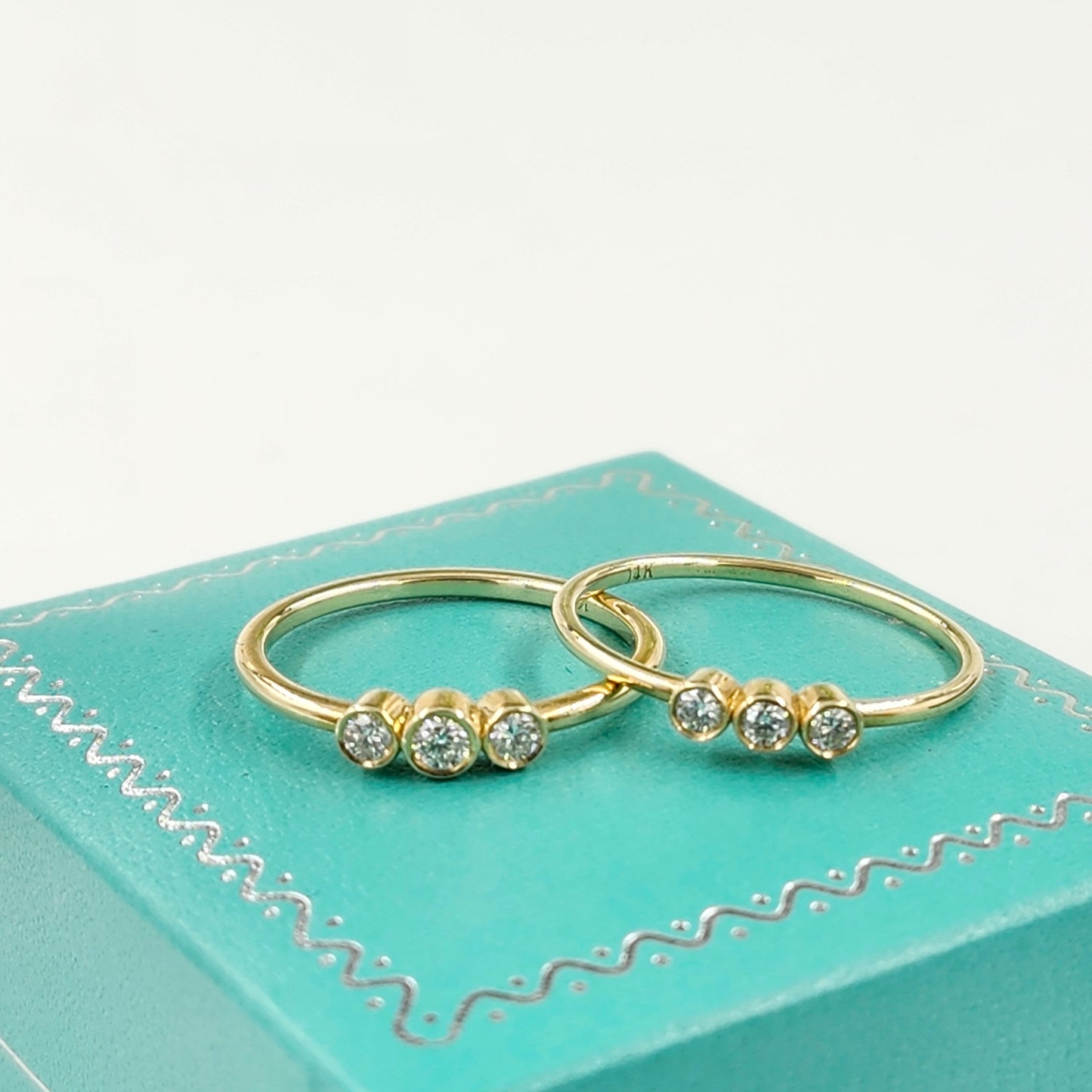 Stackable 0.1ct Natural Diamond Ring/Trio Diamond Ring/Dainty Three Stone Bezel Setting Ring/Bezel set diamond band/Promise Ring/Engagement Ring