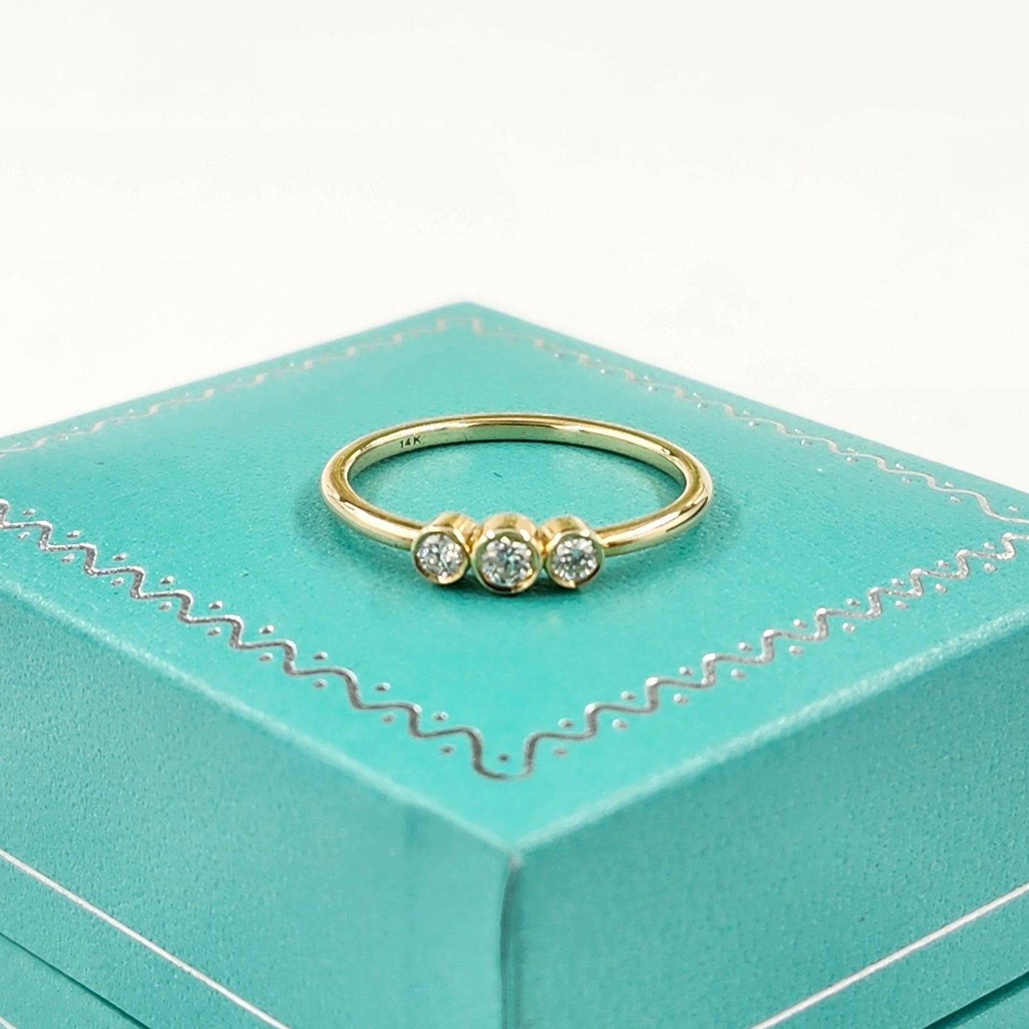 Stackable 0.15ct Natura Diamond Ring/Trio Diamond Ring/Dainty Three Stone Bezel Setting Ring/Bezel set diamond band/Promise Ring/Engagement Ring