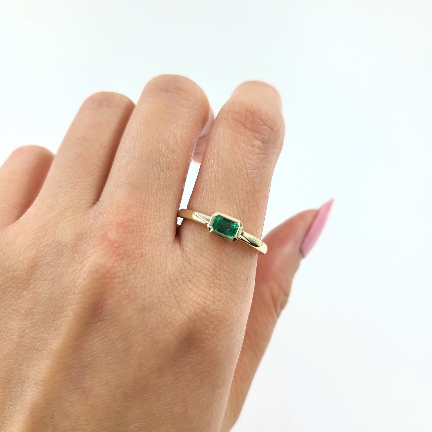 Emerald Bezel Ring: 14K Gold Natural Green Stone