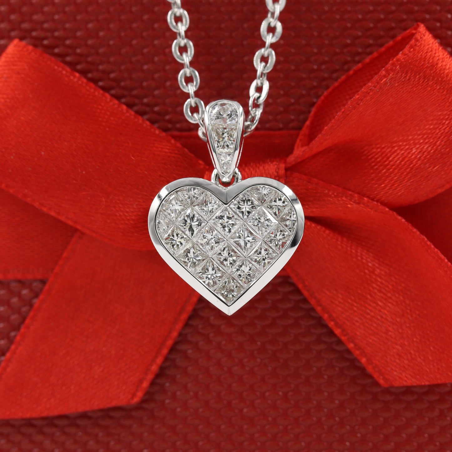 18k White Gold Princess Cut Diamond Heart Pendant Necklace