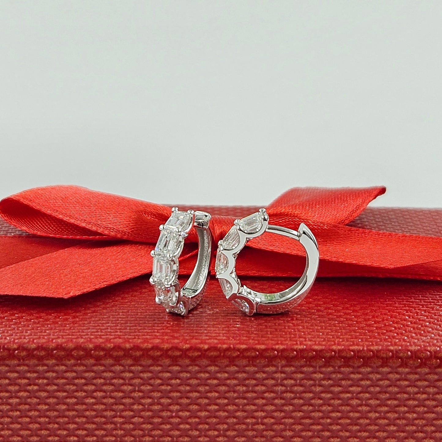 Emerald Cut Natural Diamond Hoop Earring/Emerald Cut Diamond Earring/14K,18K gold Hoop U-shape Emerald Cut Diamond Earring/Anniversary gift