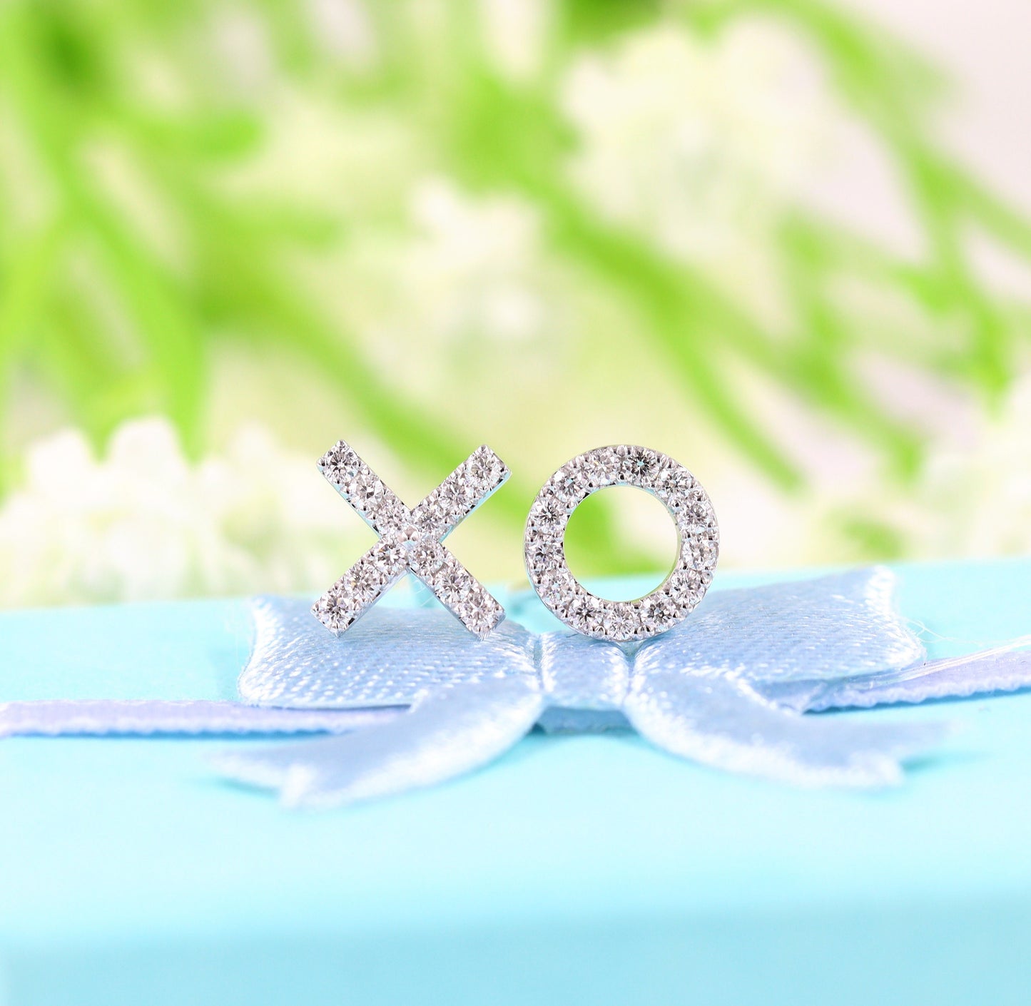 Diamond  O & X  Earrings / Stud Circle  Earrings / 14k gold Dainty Earrings / Minimalist Diamond Earrings / Gifts for her / Gifts / Diamond