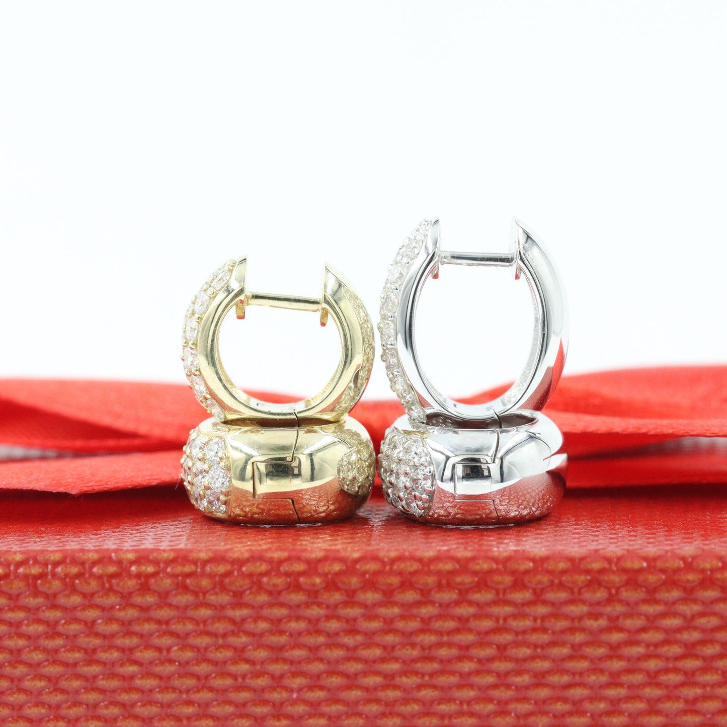 Diameter 15.5mm Diamond Huggies/ 14k Gold Diamond Huggie Hoops/ 6.5mmWidth Hoop Earrings/ Anniversary gift/ Gift for her